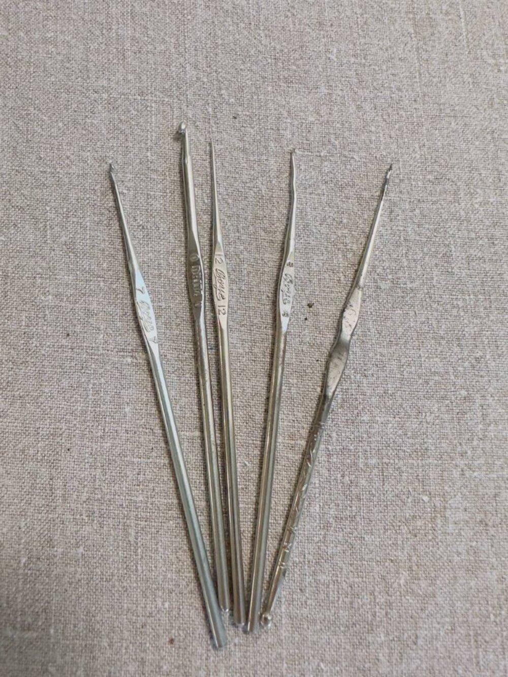 Antique BOYE Steel Crochet Hooks Set of 5– Sizes 6 7 8 12 – Made in USA